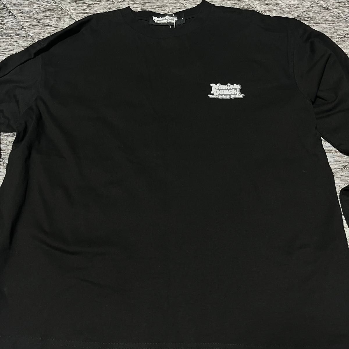 新品【GU×なにわ男子】ヘビーウェイトビッグTシャツ 長袖 新品【GU×なにわ男子】ヘビーウェイトビッグTシャツ 長袖