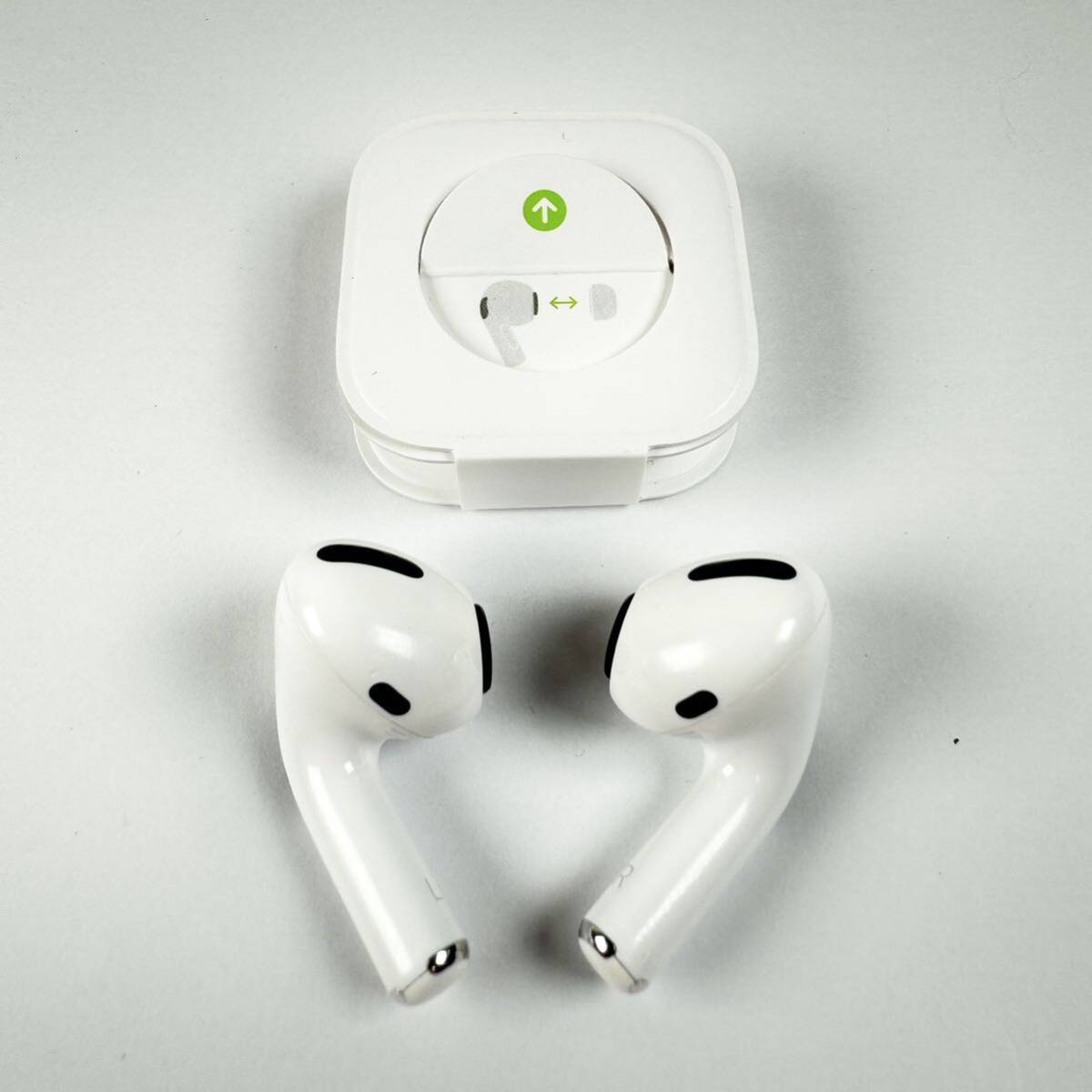 AirPods Pro A2084 ケース&イヤーピース多数つき|オーディオ機器 AirPods Pro A2084 ケース&イヤーピース多数つき|オーディオ機器