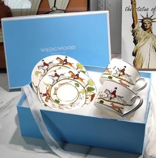 新品　コーヒーカップ＆ソーサー　2客セット　洋食器　茶器　狩り　お祝い　箱付き　プレゼント　美品