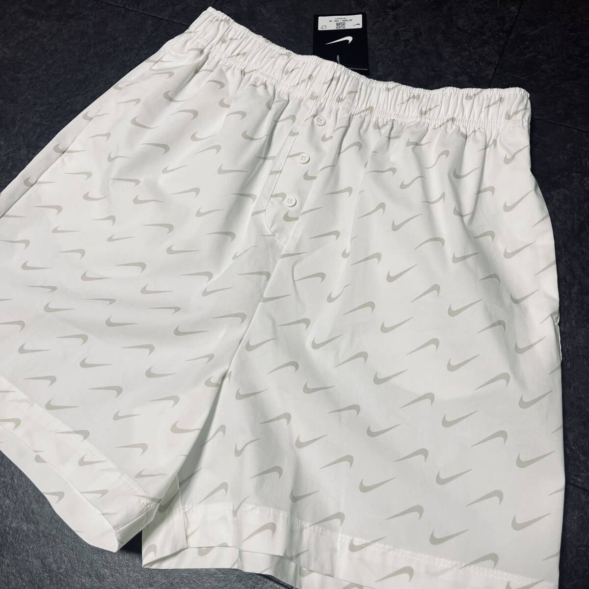 定価7,380円 W70?80cm（M） ナイキ 総柄 ショートパンツ ホワイト 白 新品 送料無料 ルーズフィット ハイライズ レディース メンズも可