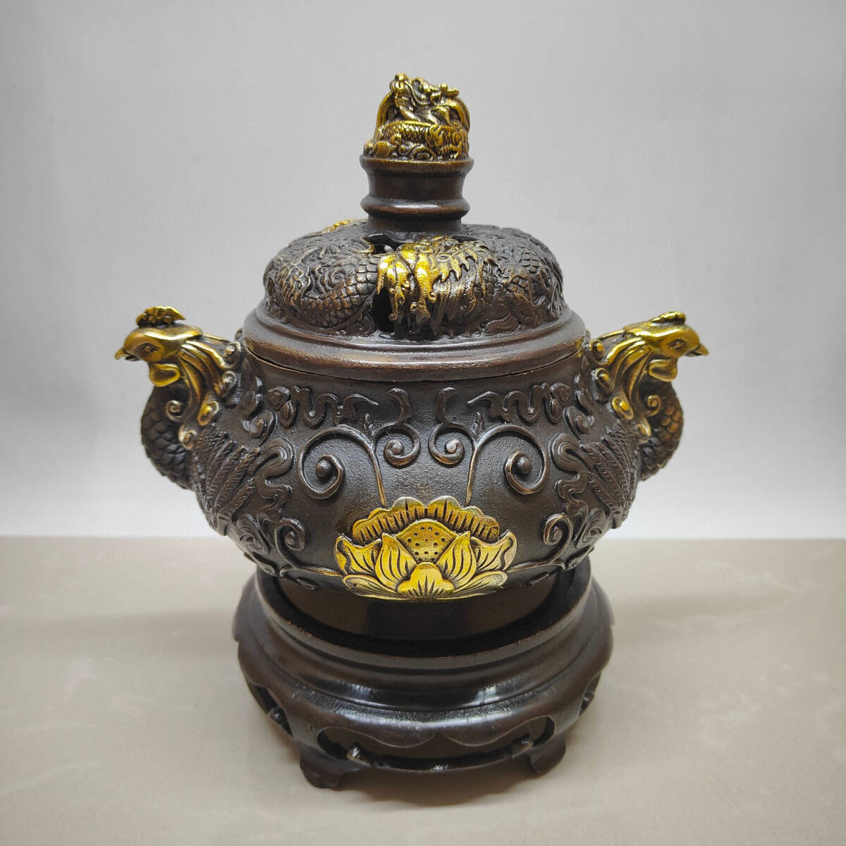 仁】『黄銅製・塗金・龍鳳二體荷花熏香炉・置物・賞物』極細工 仁】『黄銅製・塗金・龍鳳二體荷花熏香炉・置物・賞物』極細工
