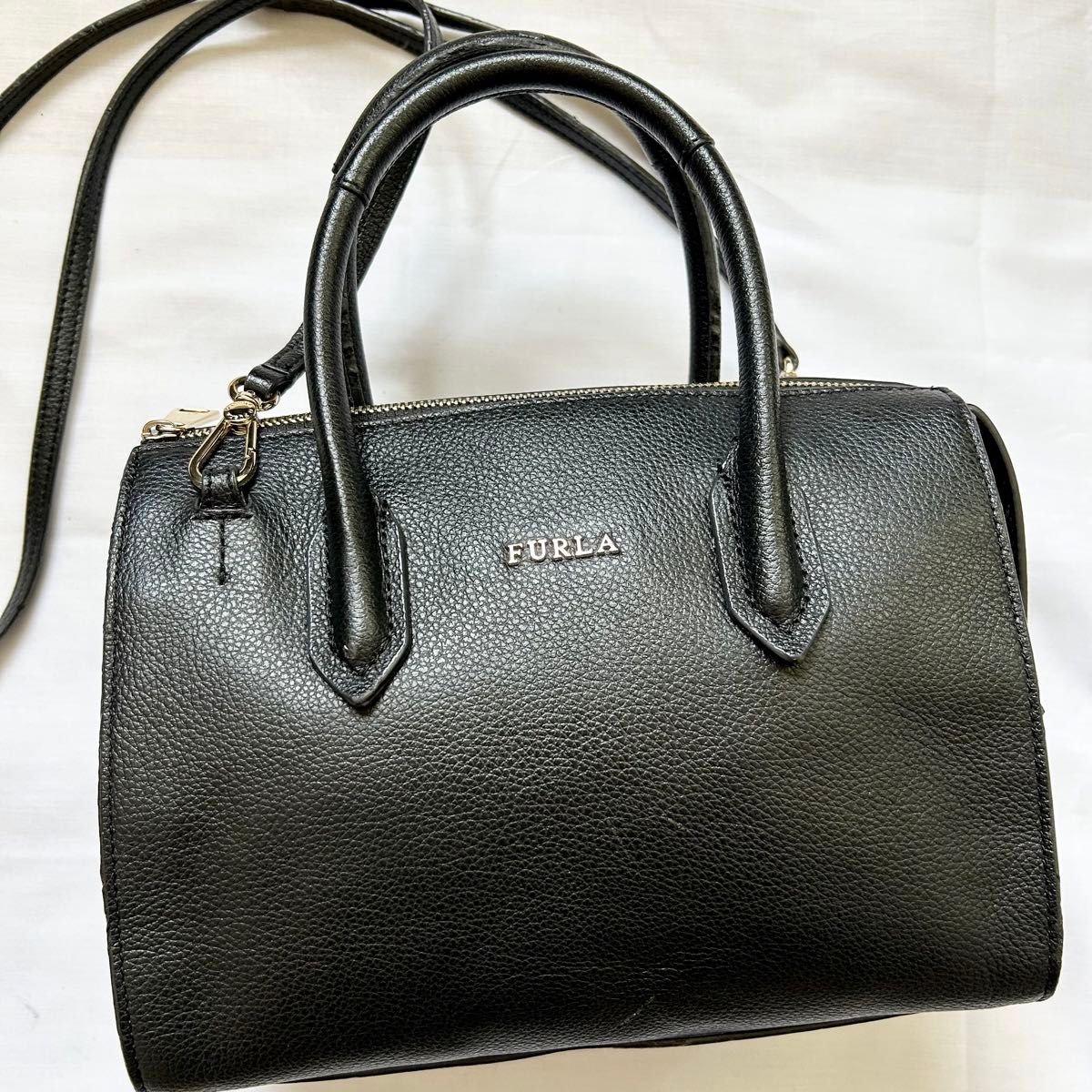 大人気 2way FURLA ショルダーバッグ ハンドバッグ レザー 大人気 2way FURLA ショルダーバッグ ハンドバッグ レザー