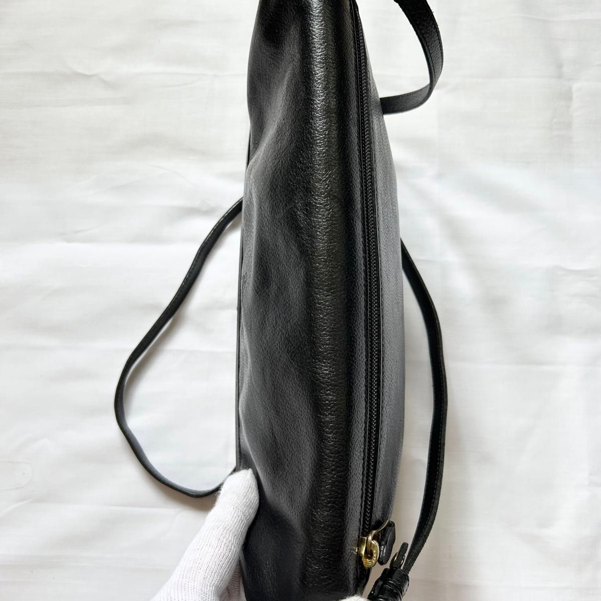 美品 激レア イルビゾンテ ショルダーバッグ レザー ブラック 美品 激レア イルビゾンテ ショルダーバッグ レザー ブラック