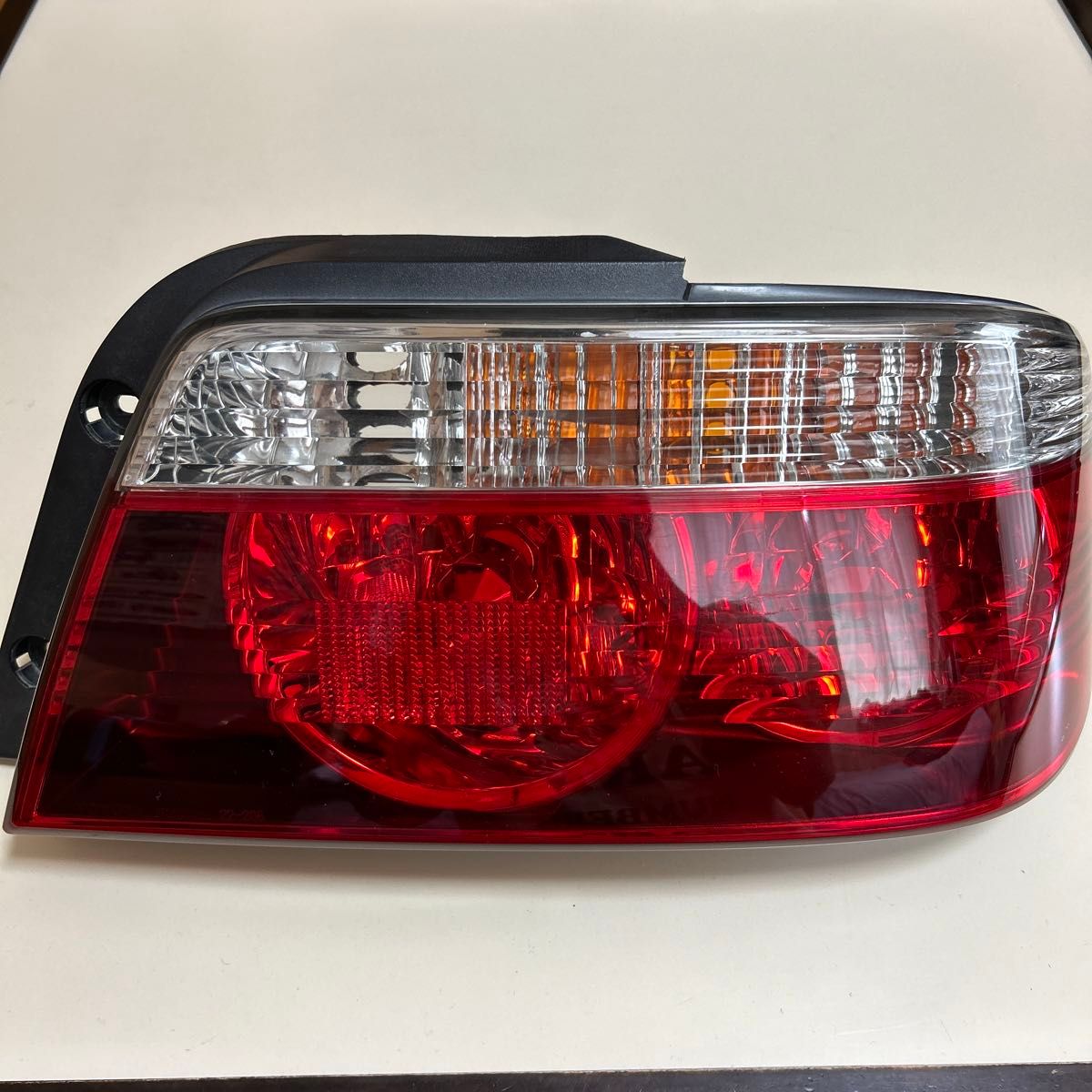 トヨタ チェイサー 後期テールランプ右 JZX100 GX100 100系 トヨタ チェイサー 後期テールランプ右 JZX100 GX100 100系