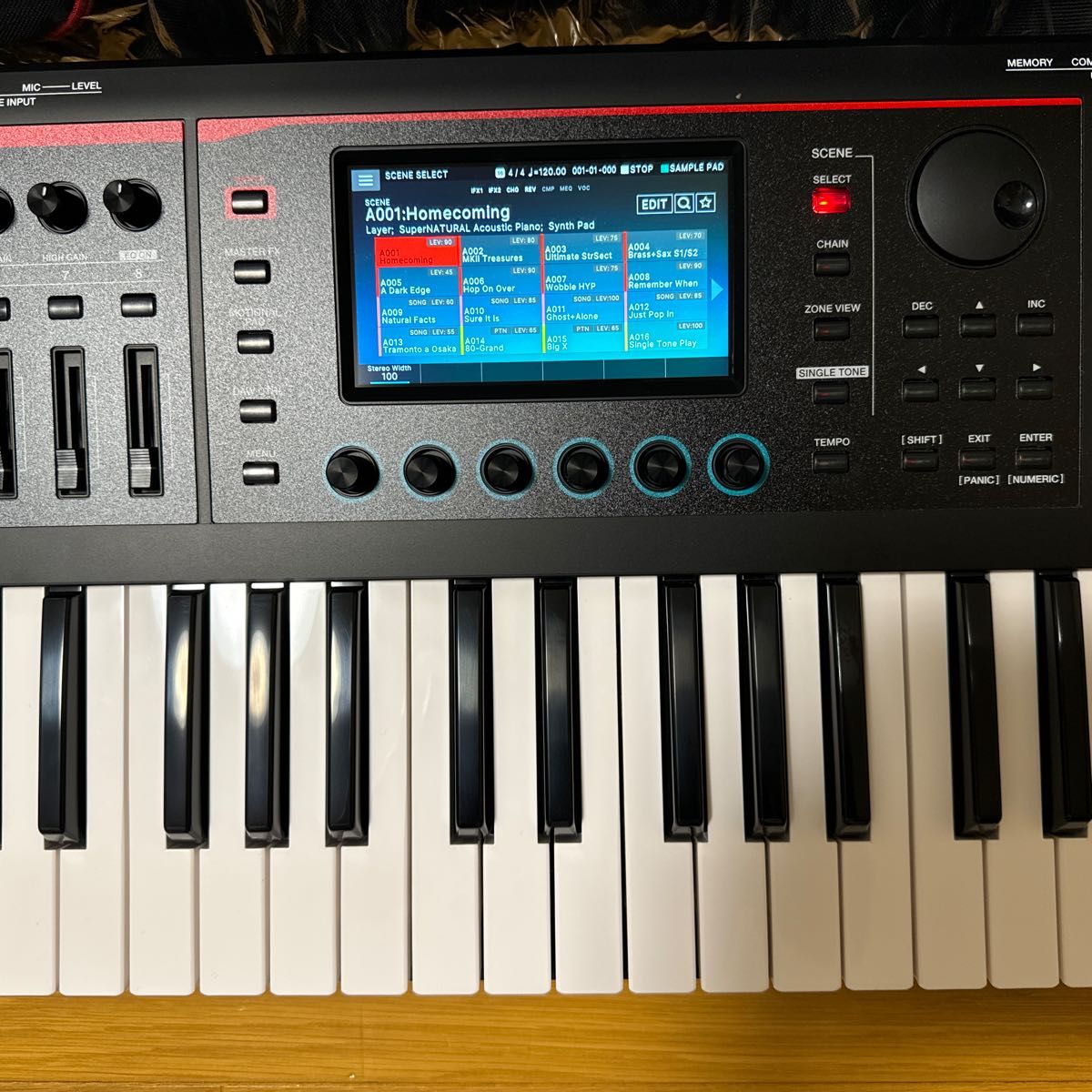 Roland Fantom-06 61鍵 ワークステーション 美品 使用時間僅か Roland Fantom-06 61鍵 ワークステーション 美品 使用時間僅か