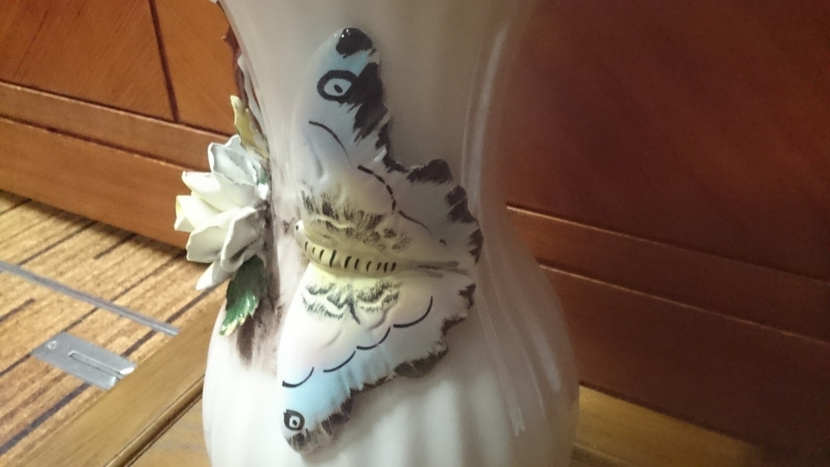 ハンドメイド花瓶 MADE IN ITALY 花と蝶のモチーフ 美品 宅急便送料無料