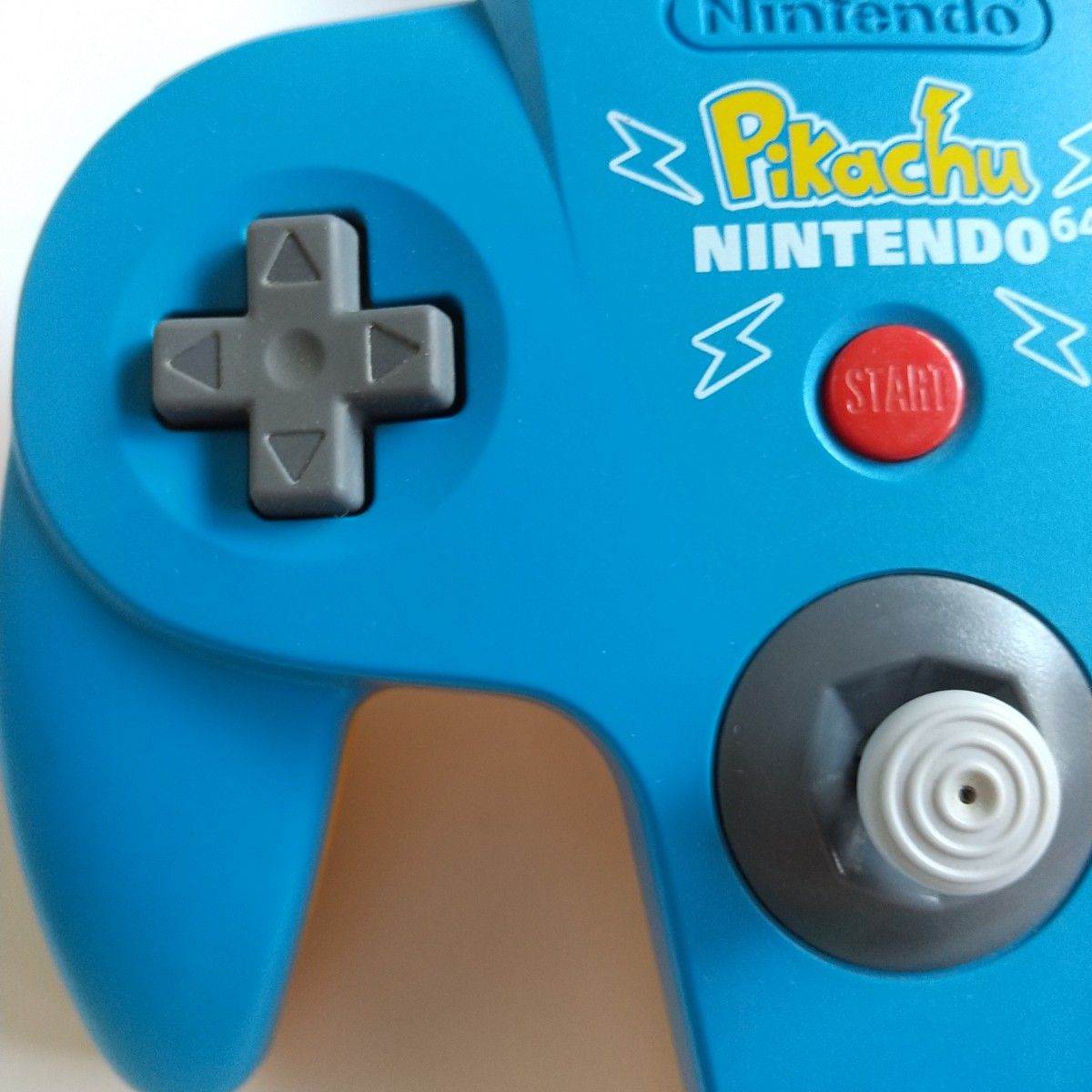 美品 NINTENDO 64 ピカチュウ コントローラブロス ブルー 美品 NINTENDO 64 ピカチュウ コントローラブロス ブルー