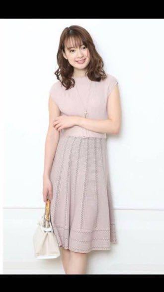 ピースです JUSGLITTY - jusglitty フレンチスリーブワンピースの通販