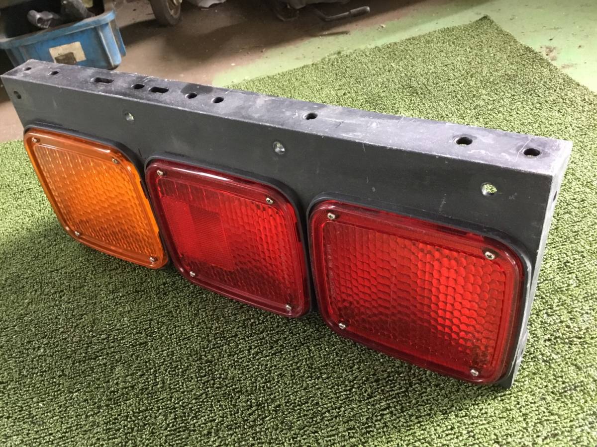 ヤフオク トラック 3連テール L 陸送用 中古車用 D 1966 ヤフオク トラック 3連テール L 陸送用 中古車用 D 1966