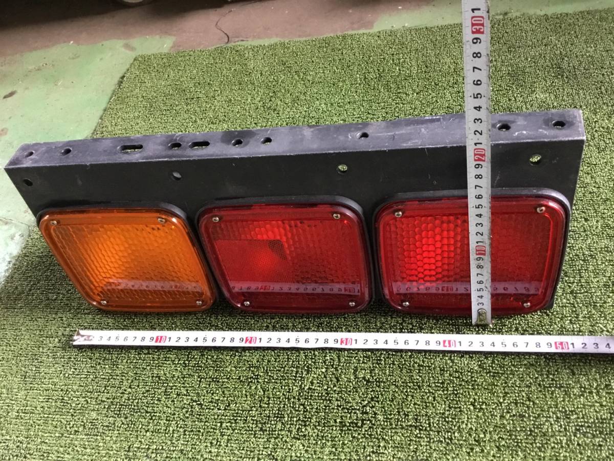 ヤフオク トラック 3連テール L 陸送用 中古車用 D 1966 ヤフオク トラック 3連テール L 陸送用 中古車用 D 1966