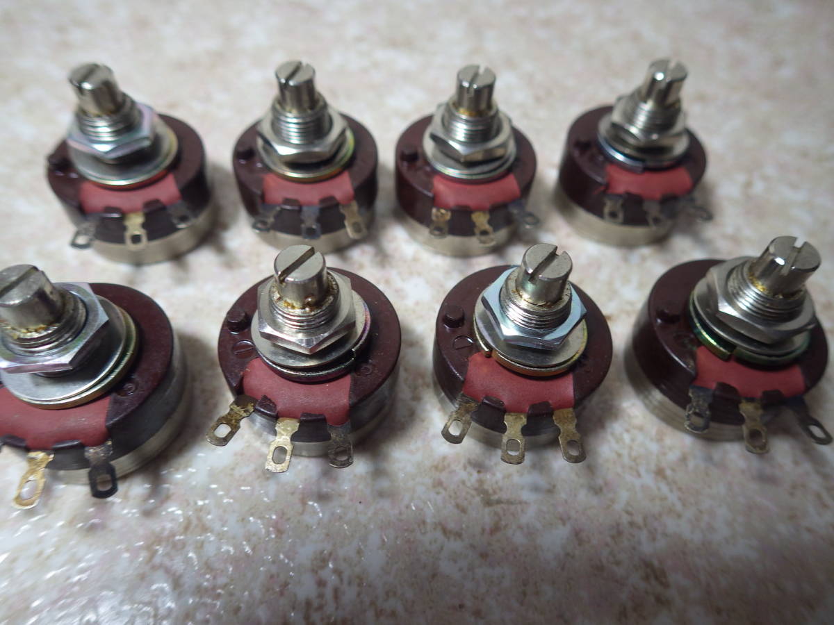 8個。RV24YN 15S A10KΩ　。　COSMOS