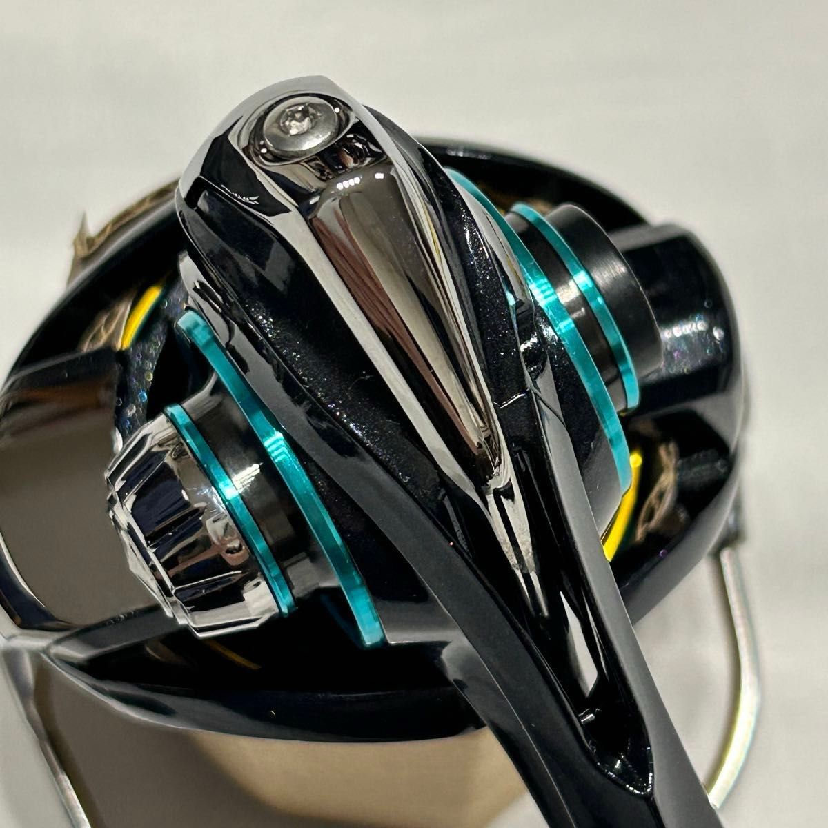 ほぼ未使用】ダイワ DAIWA スピニングリール 17 エメラルダスMX ほぼ未使用】ダイワ DAIWA スピニングリール 17 エメラルダスMX
