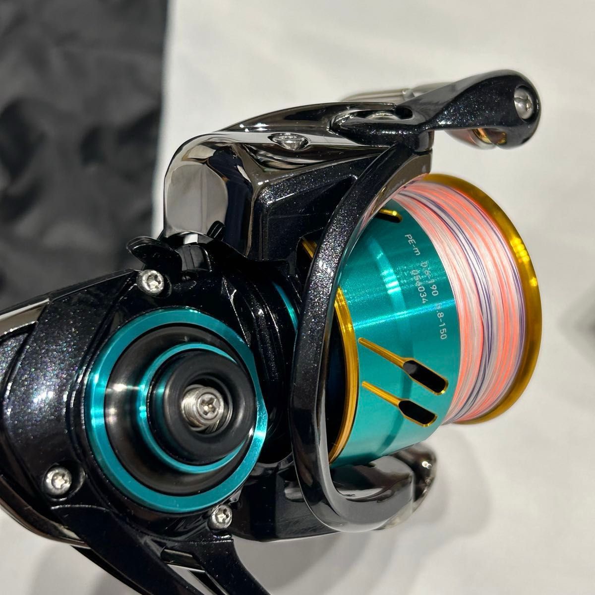 ほぼ未使用】ダイワ DAIWA スピニングリール 17 エメラルダスMX ほぼ未使用】ダイワ DAIWA スピニングリール 17 エメラルダスMX
