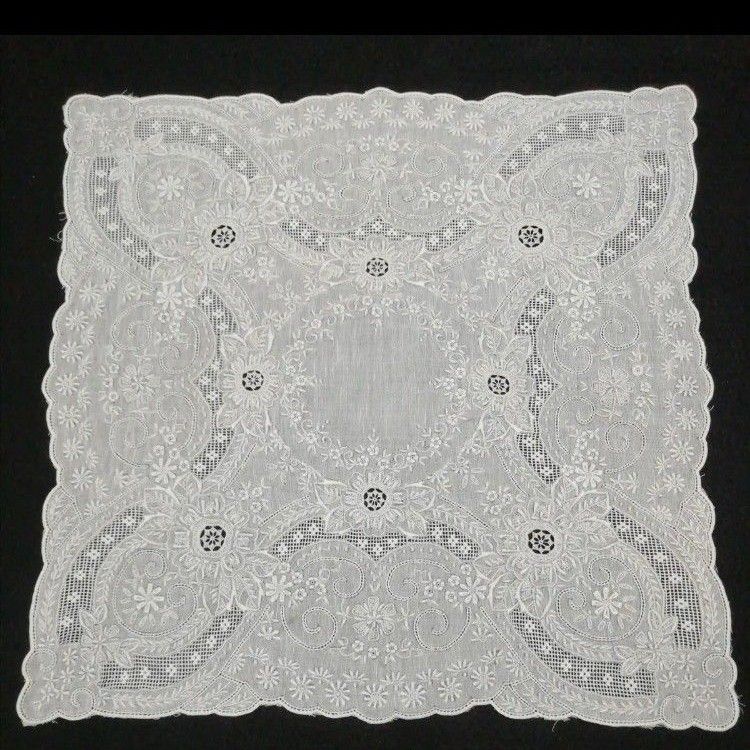 専用出品 スワトウ 手刺繍 ハンカチ 汕頭 花 10番8番おまとめ2枚 専用出品 スワトウ 手刺繍 ハンカチ 汕頭 花 10番8番おまとめ2枚