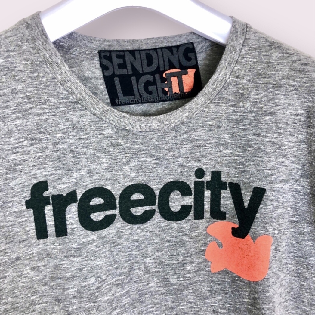 FREE CITY ロゴ Tシャツ キムタク着 同型同色品 LIFE NATURE FREE CITY ロゴ Tシャツ キムタク着 同型同色品 LIFE NATURE
