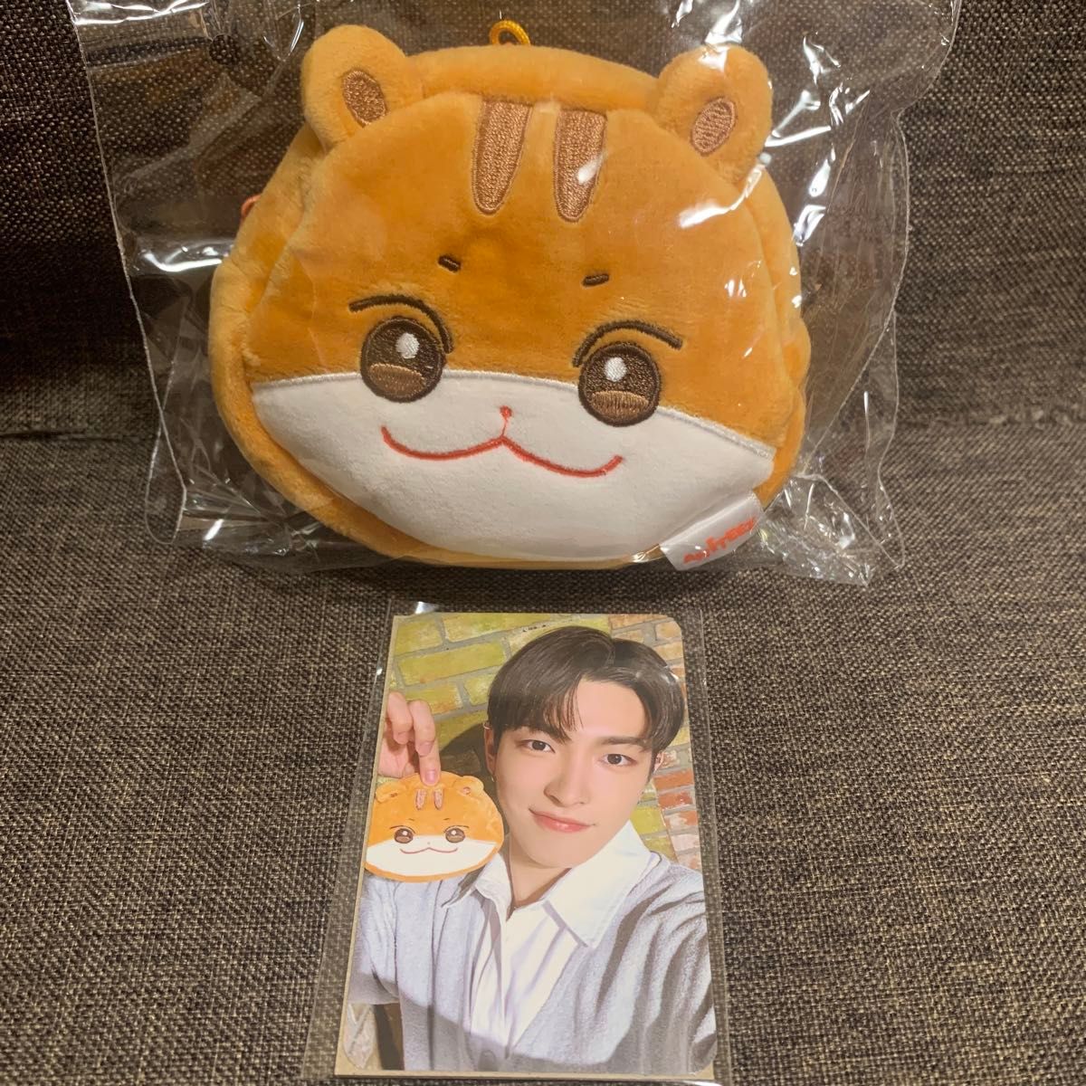 ATEEZ ホンジュン チュンラミ ANITEEZ POPUP ポーチ トレカ付 ATEEZ ホンジュン チュンラミ ANITEEZ POPUP ポーチ トレカ付