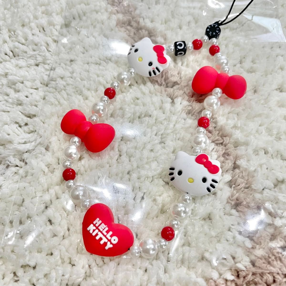 新品】キティちゃん ストラップ スマホストラップ CASETiFY 風 新品】キティちゃん ストラップ スマホストラップ CASETiFY 風