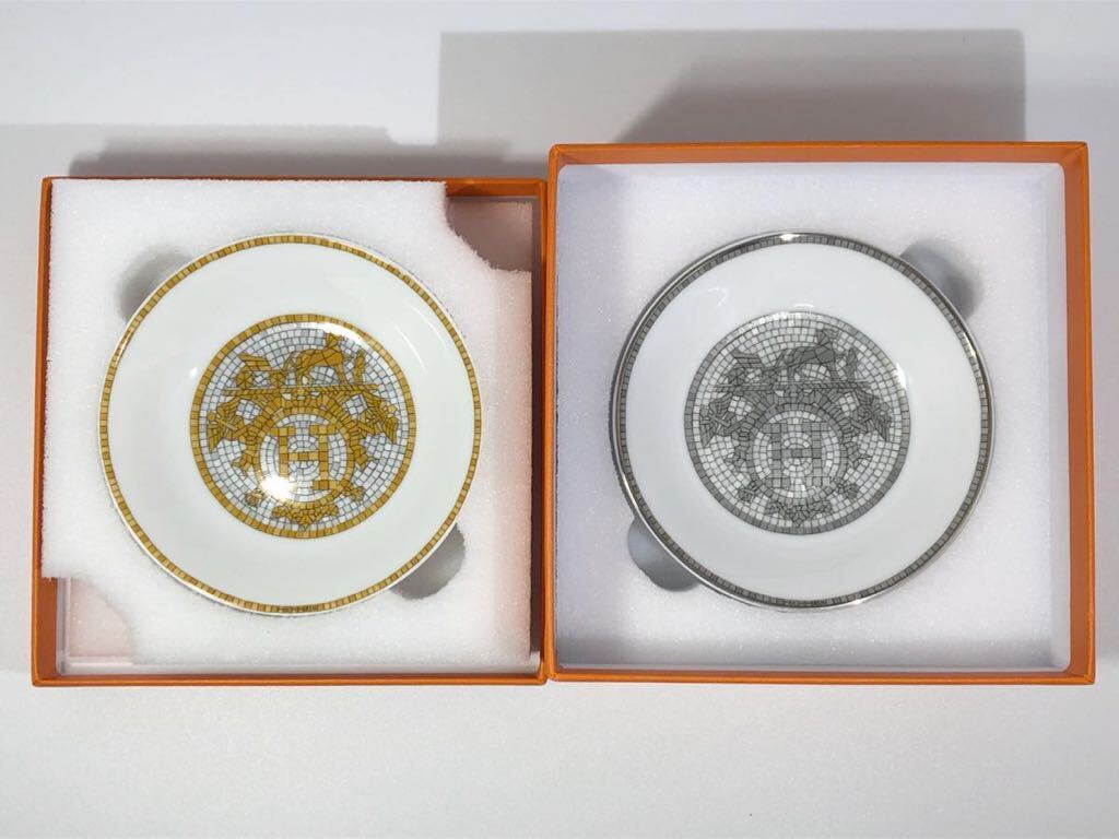 未使用 HERMES モザイク ゴールド プラチナ 醤油皿 2個セット 未使用 HERMES モザイク ゴールド プラチナ 醤油皿 2個セット