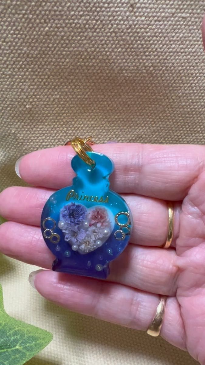 レジンアクセサリー 香水瓶のチャーム