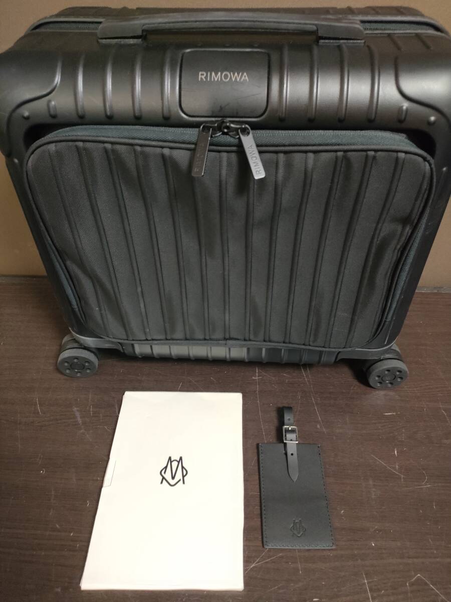 RIMOWA エッセンシャルスリーブコンパクト 2022年製 31L 842 40 RIMOWA エッセンシャルスリーブコンパクト 2022年製 31L 842 40