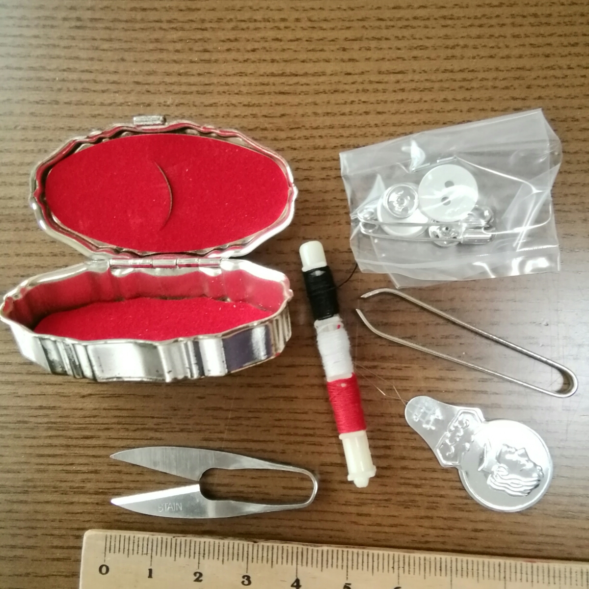 ヤフオク 携帯用ソーイング 裁縫セット 金属製ケース アク ヤフオク 携帯用ソーイング 裁縫セット 金属製ケース アク