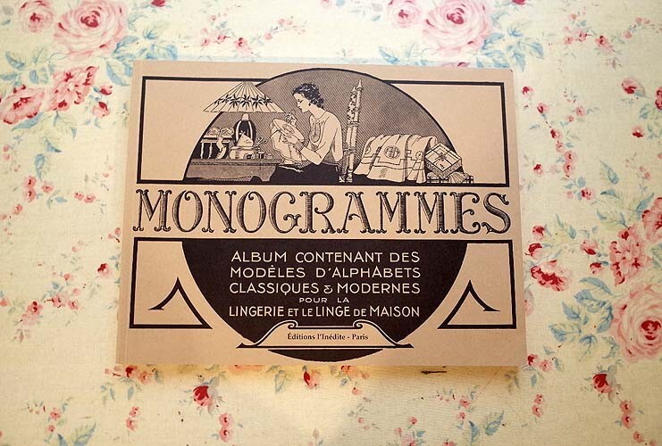 15399/アンティークなモノグラム・装飾アルファベット フランスの刺繍図案集 Monogrammes Modeles d'Alphabets Classiques 刺しゅう