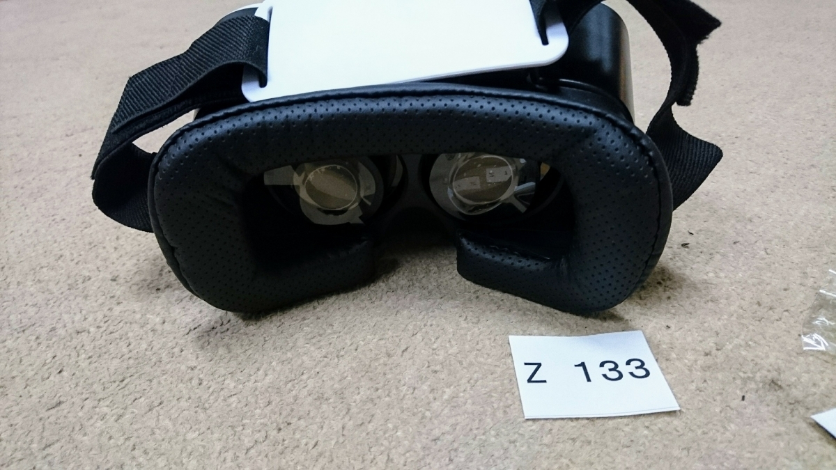 YUKISS 3D メガネ VR ヘッドセット ゴーグル 新型 携帯 スマートフォン スマホ 動画 視聴 携帯 箱 付属品 中古_画像4