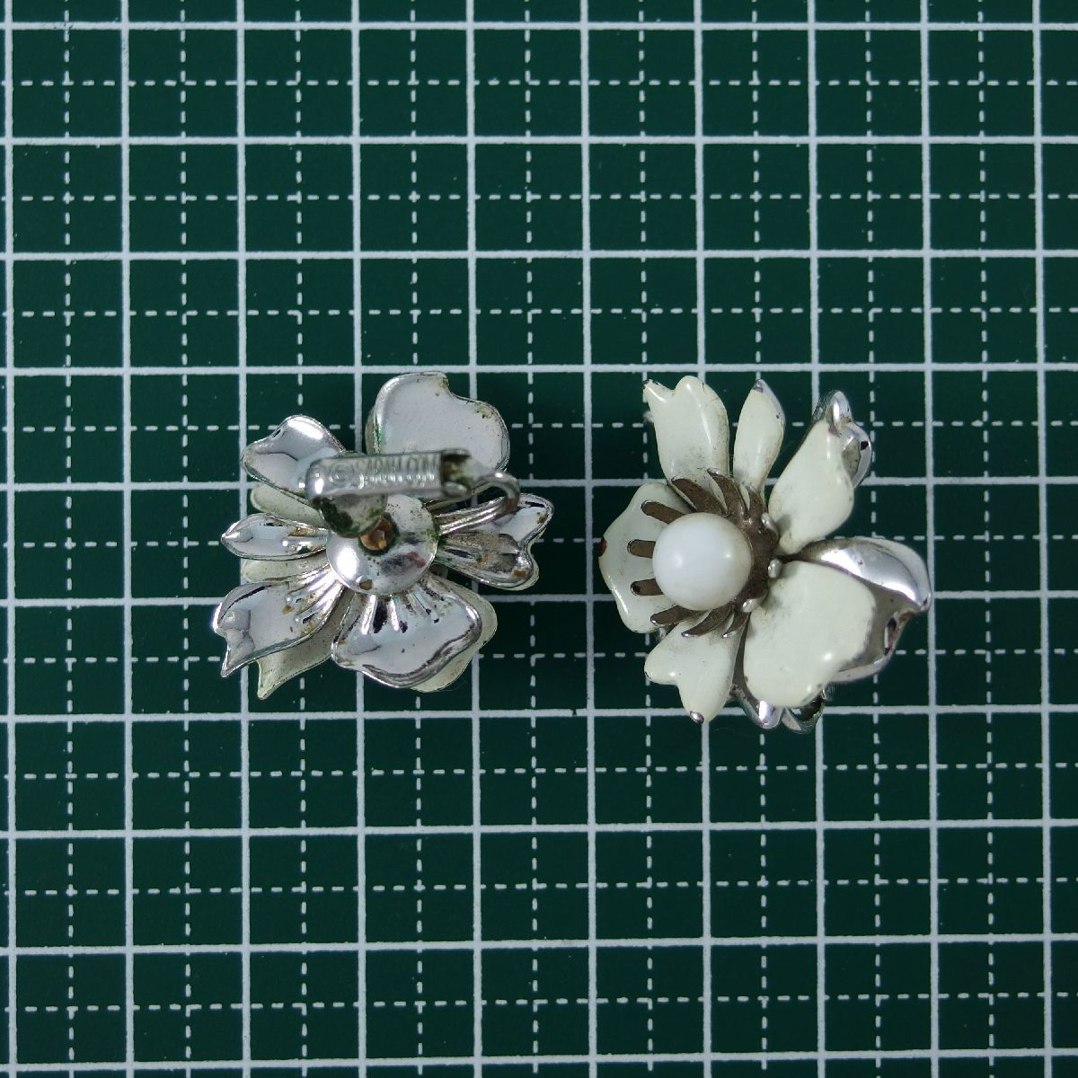 A3660*[SARAH COVENTRY] * белый цветок. Vintage серьги *