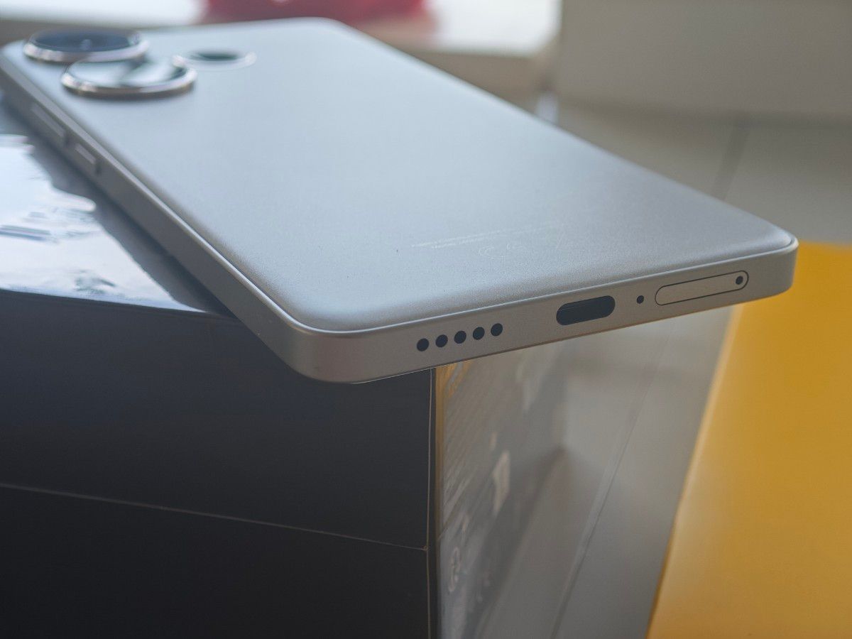 POCO F6 12gb/512gb チタニウム ケースとフィルム付 Xiaomi POCO F6 12gb/512gb チタニウム ケースとフィルム付 Xiaomi