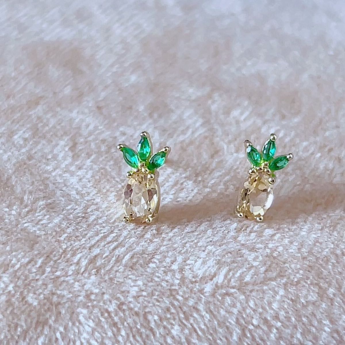 海外セレブ ゴージャス かわいい 贅沢 パイナップルの形 シトリンピアス