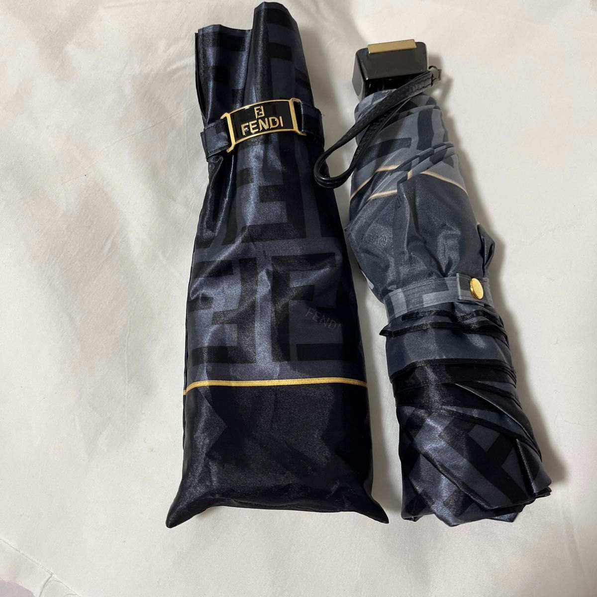 美品 FENDI フェンディ 折り畳み傘 ネイビー 未使用品 美品 FENDI フェンディ 折り畳み傘 ネイビー 未使用品 新品 未