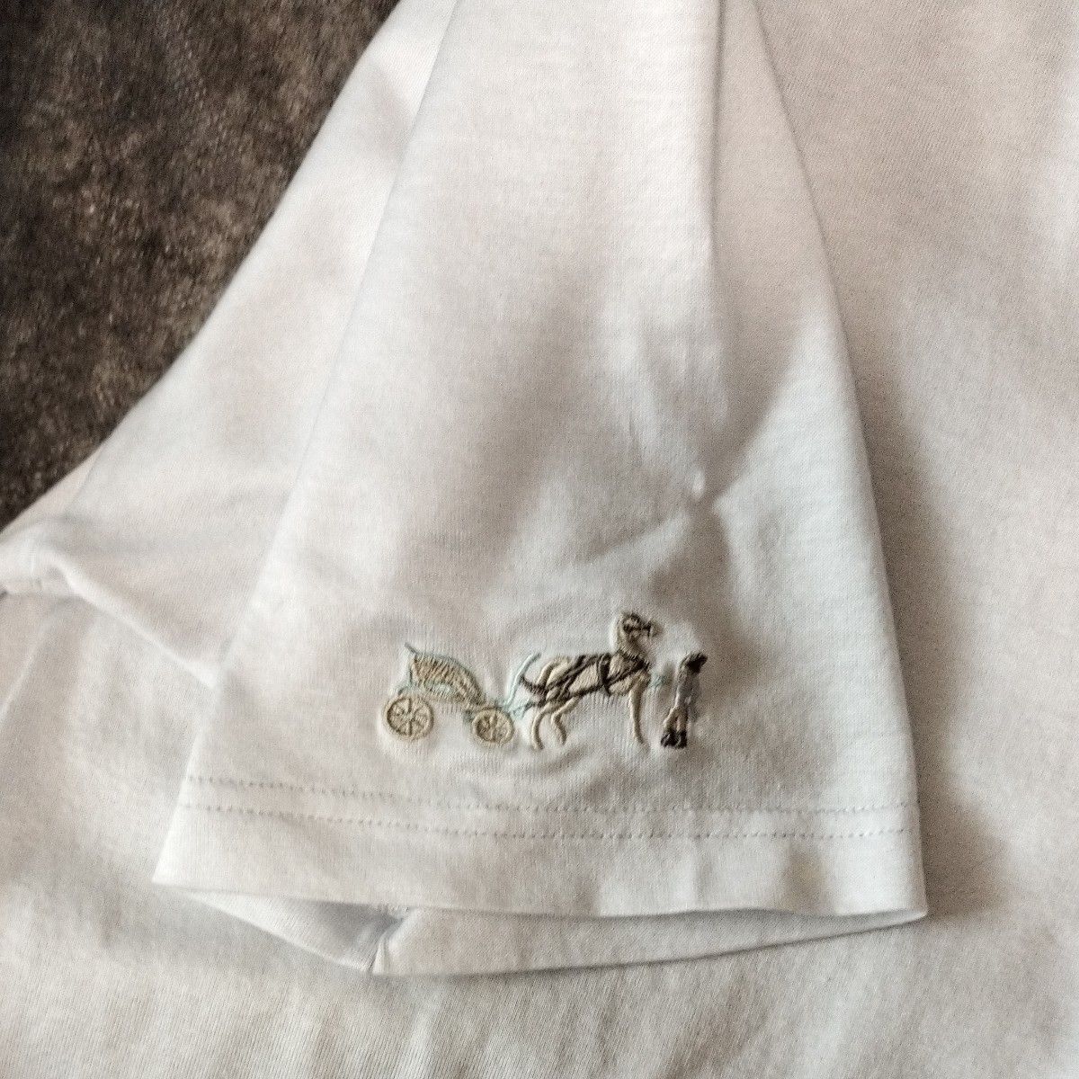 【刺繍がワンポイント】HERMES ラウンドネック Tシャツ エルメス ワンポイント刺繍付き半袖 Tシャツ|Yahoo!フリマ(旧