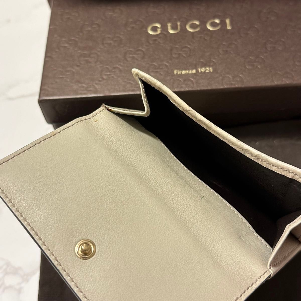 新品同様 グッチ GUCCI 財布 二つ折り 折り財布 シマレザー 新品同様 グッチ GUCCI 財布 二つ折り 折り財布 シマレザー
