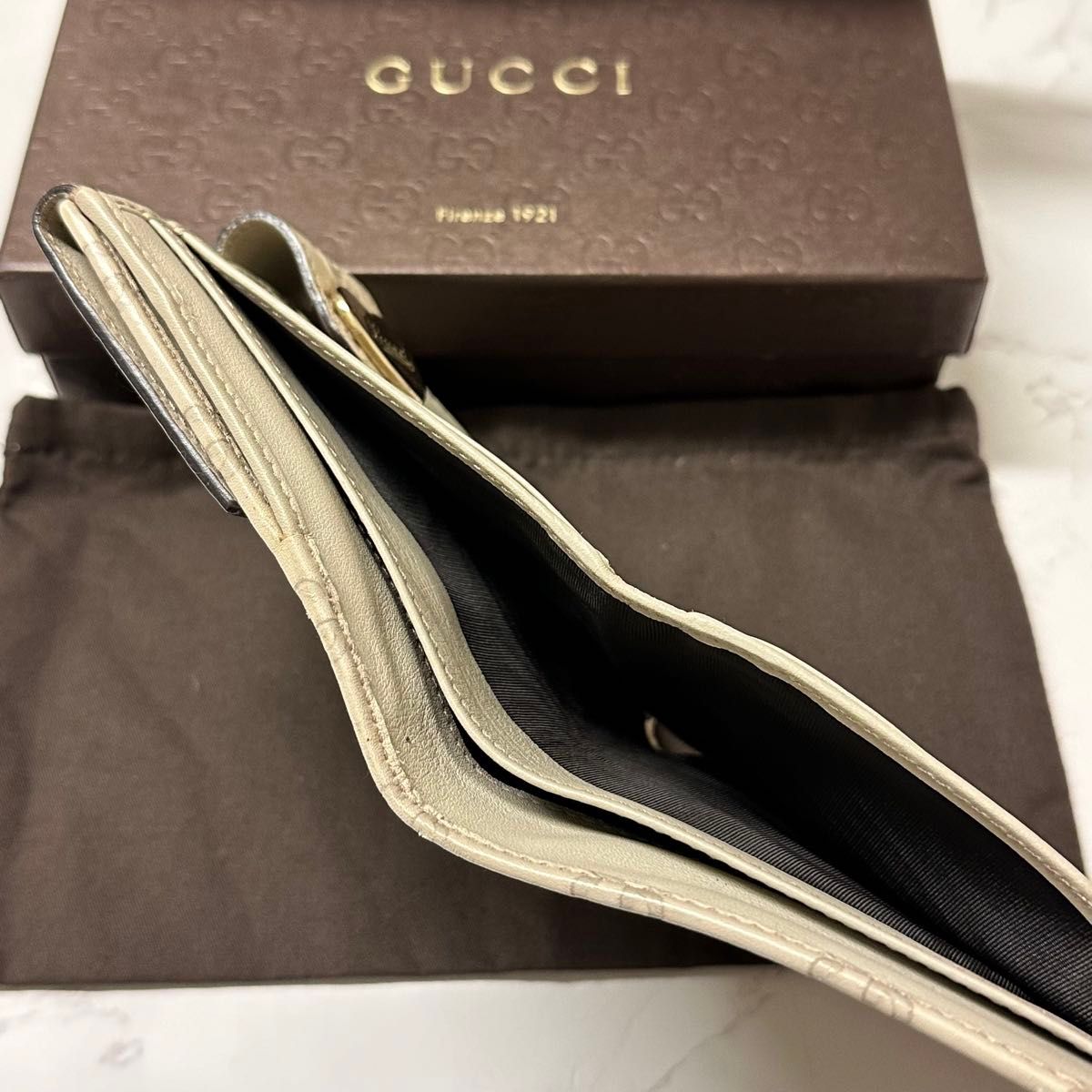 新品同様 グッチ GUCCI 財布 二つ折り 折り財布 シマレザー 新品同様 グッチ GUCCI 財布 二つ折り 折り財布 シマレザー