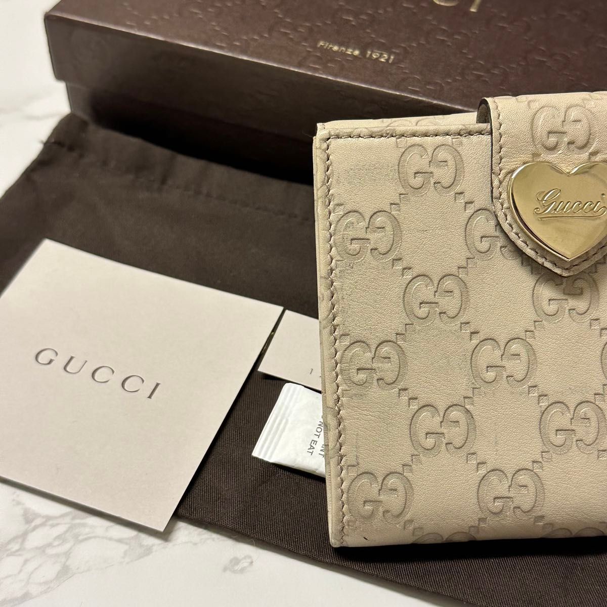 新品同様 グッチ GUCCI 財布 二つ折り 折り財布 シマレザー 新品同様 グッチ GUCCI 財布 二つ折り 折り財布 シマレザー