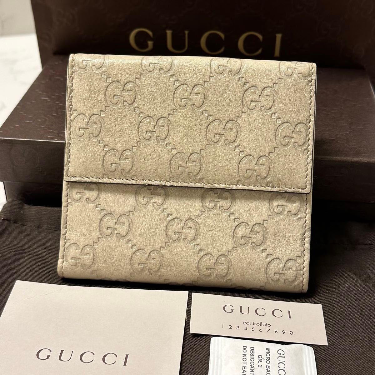新品同様 グッチ GUCCI 財布 二つ折り 折り財布 シマレザー 新品同様 グッチ GUCCI 財布 二つ折り 折り財布 シマレザー