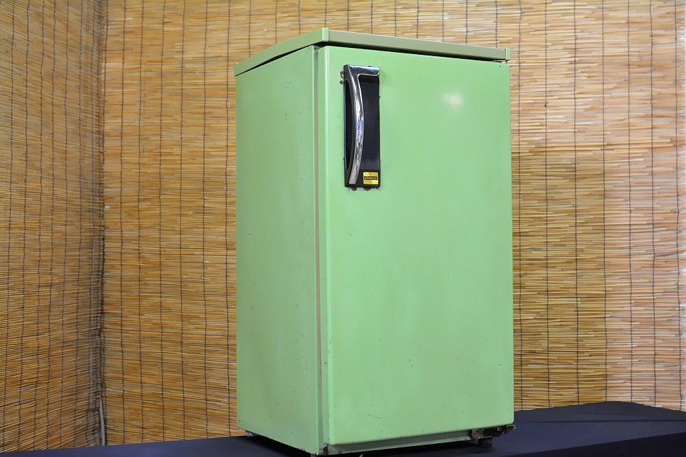 * price. understand person worth seeing! collector. house from came out 40 year front. refrigerator chilling! Sanyo SR-84WG*