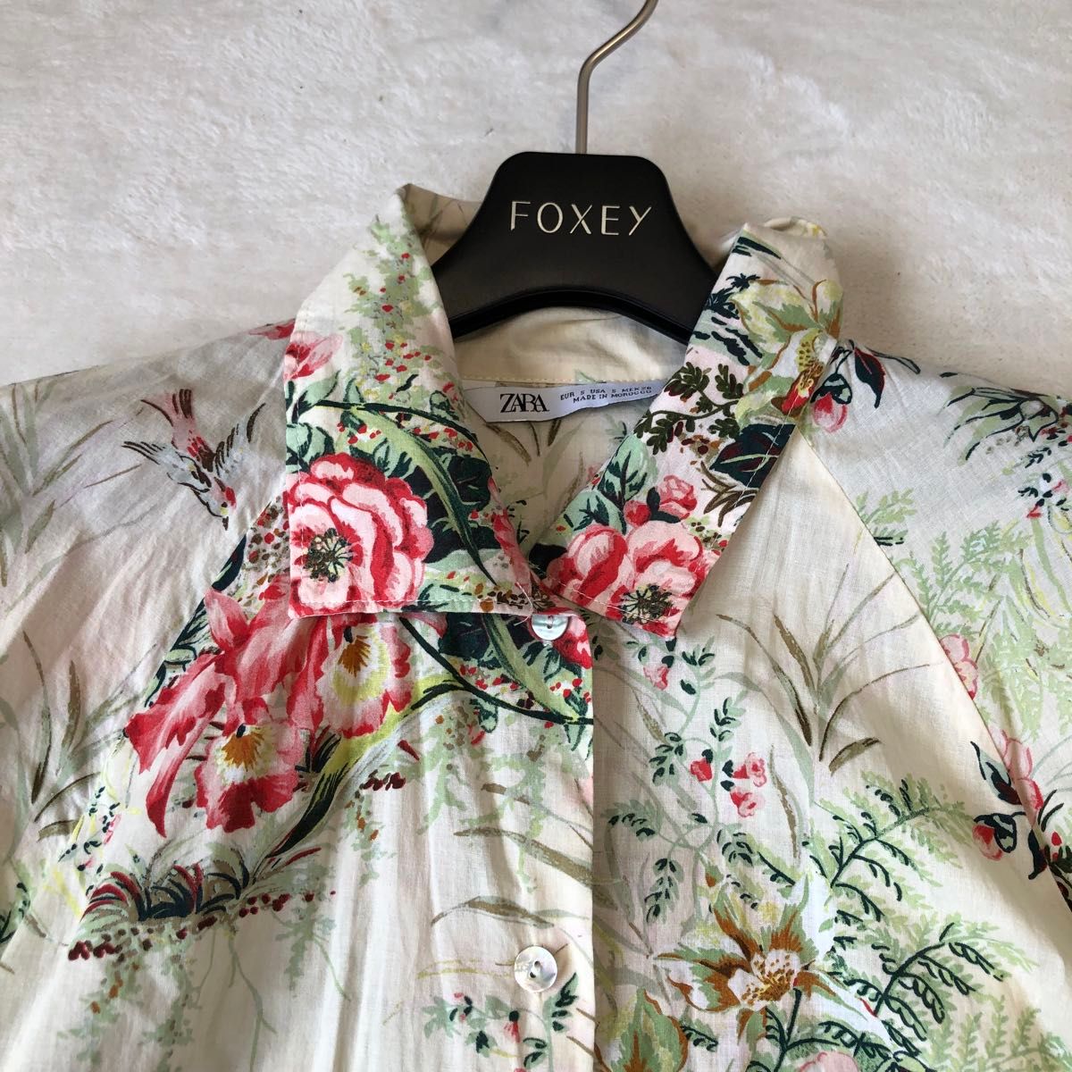 ZARA ボタニカルフラワー シャツワンピース 白 花柄 前ボタン ZARA ボタニカルフラワー シャツワンピース 白 花柄 前ボタン