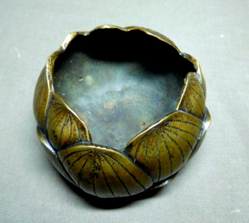 ☆時代の蓮花形香合・古雅な線香立て・時代と味あり☆拡大画像 ☆時代の蓮花形香合・古雅な線香立て・時代と味あり☆拡大画像