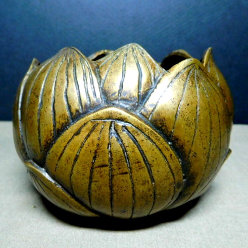 ☆時代の蓮花形香合・古雅な線香立て・時代と味あり☆拡大 ☆時代の蓮花形香合・古雅な線香立て・時代と味あり☆拡大