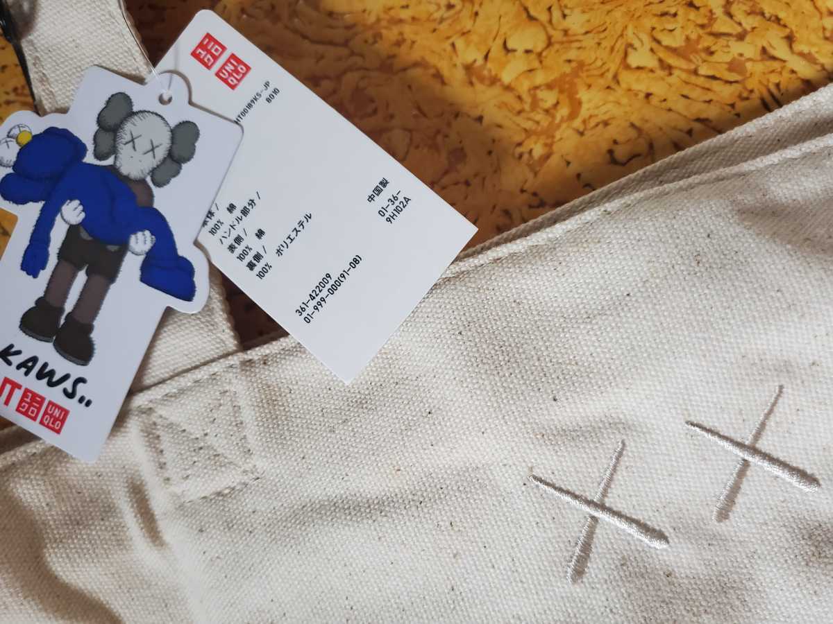 新品 UNIQLO × KAWS ユニクロ カウズ トートバッグ 未使用 UT 新品 UNIQLO × KAWS ユニクロ カウズ トートバッグ 未使用 UT