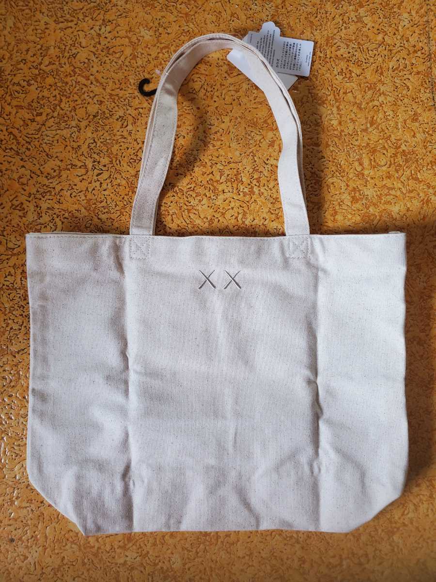 新品 UNIQLO KAWS ユニクロ カウズ トートバッグ 未使用 UT 廃盤 新品 UNIQLO KAWS ユニクロ カウズ トートバッグ 未使用 UT 廃盤