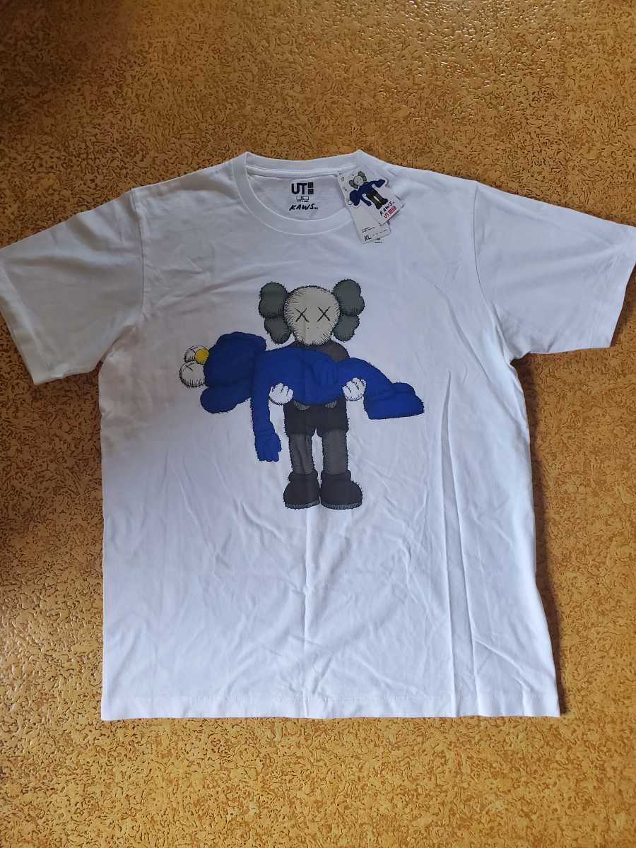 新品 UNIQLO × KAWS ユニクロ カウズ Tシャツ サイズXL 未使用 新品 UNIQLO × KAWS ユニクロ カウズ Tシャツ サイズXL 未使用