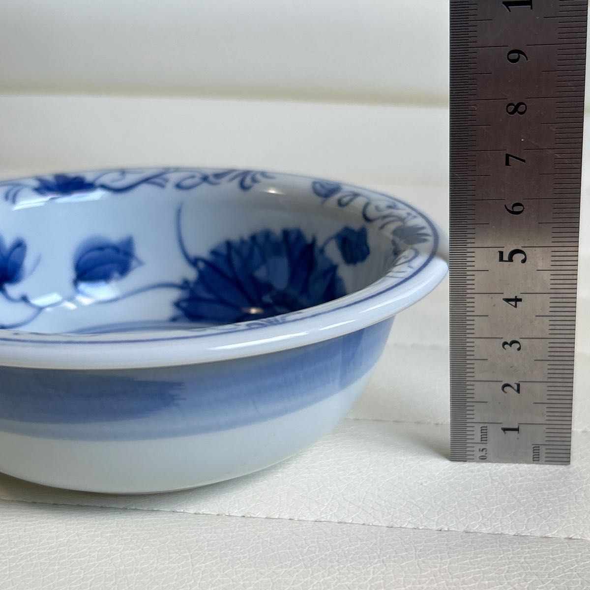 三洋陶器 龍峰窯 染付草花 小鉢揃え 5枚セット 古伊万里 和食器 三洋陶器 龍峰窯 染付草花 小鉢揃え 5枚セット 古伊万里 和食器