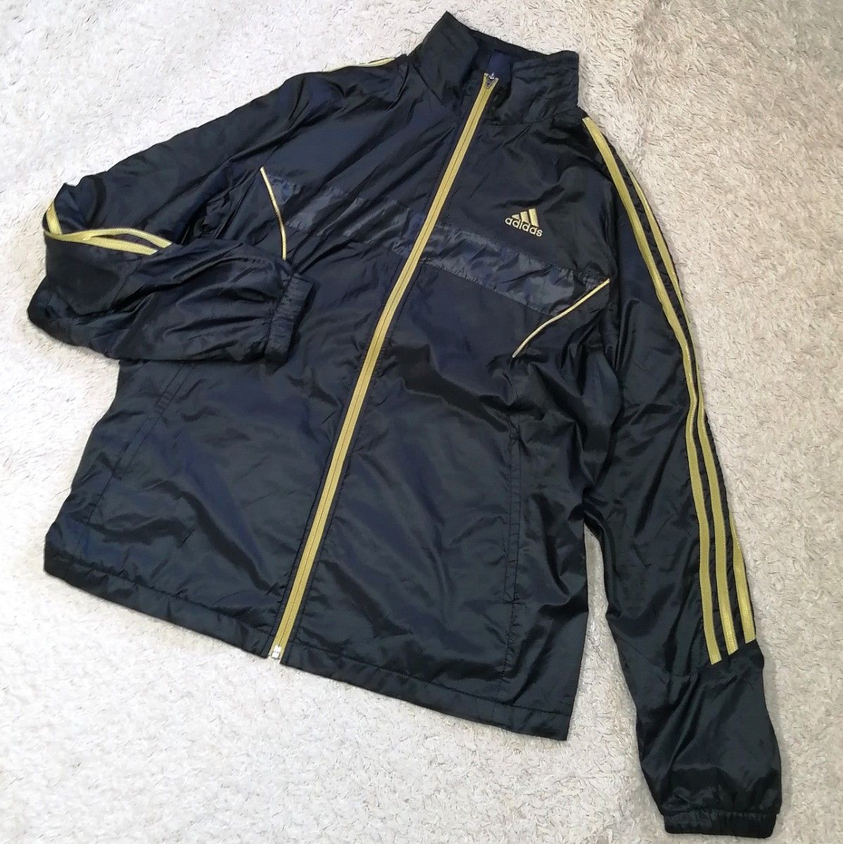 超美品 希少 adidas 光沢 ブラック×ゴールド 刺繍 L トラックJKT アディダス adidas トラックジャケット ジャージ 刺繍ロゴ L