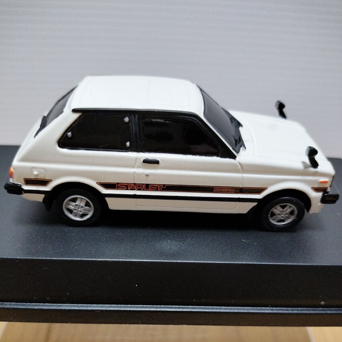 スカイネット【1/43 スターレット】※塗装劣化あり白 1980 スカイネット【1/43 スターレット】※塗装劣化あり白 1980