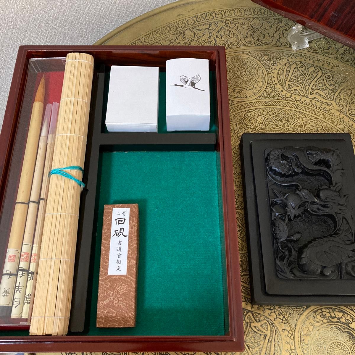 中国 書道セット 螺鈿箱 書道具 工芸品 筆 硯 文鎮 墨など 未 中国 書道セット 螺鈿箱 書道具 工芸品 筆 硯 文鎮 墨など 未