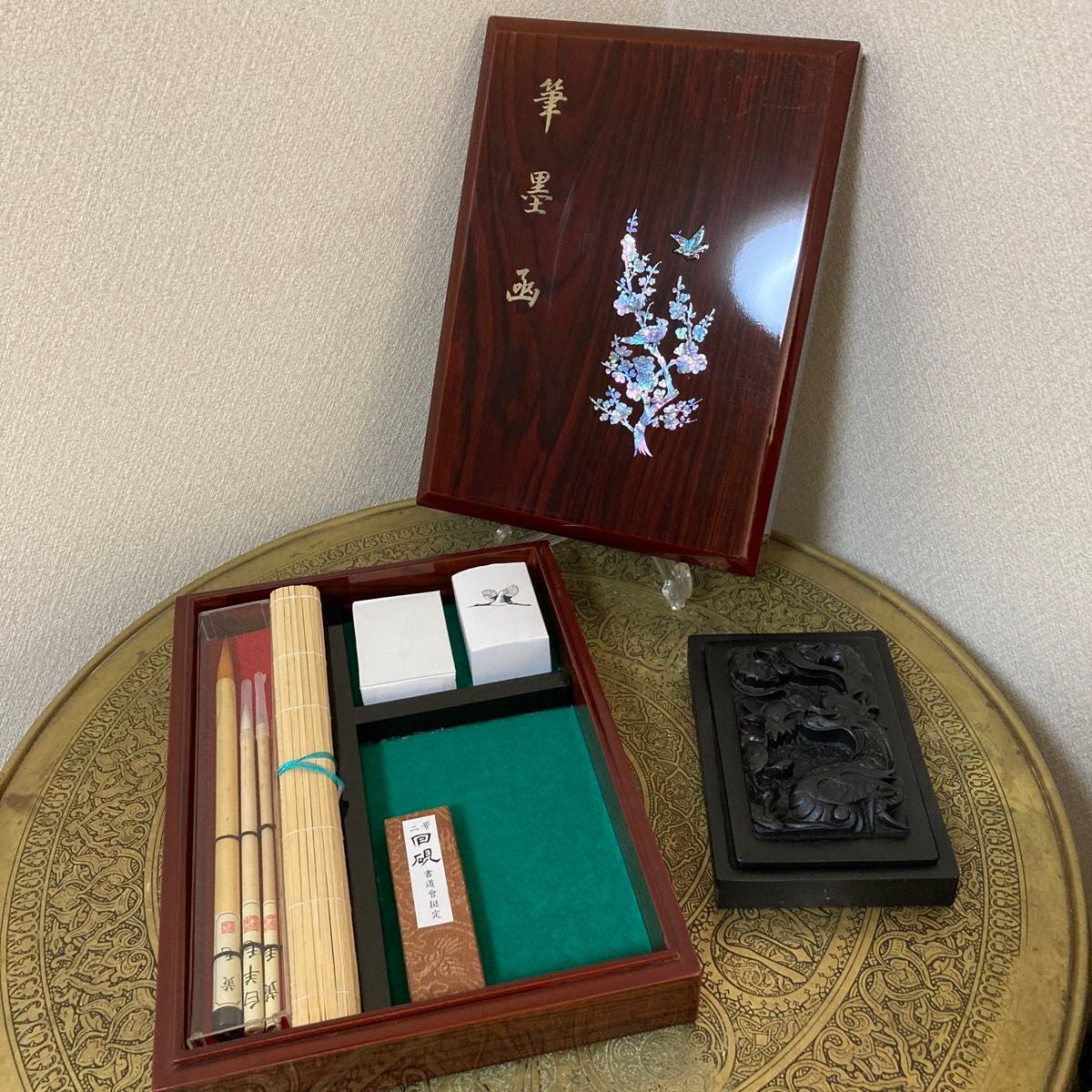 中国 書道セット 螺鈿箱 書道具 工芸品 筆 硯 文鎮 墨など 未 中国 書道セット 螺鈿箱 書道具 工芸品 筆 硯 文鎮 墨など 未