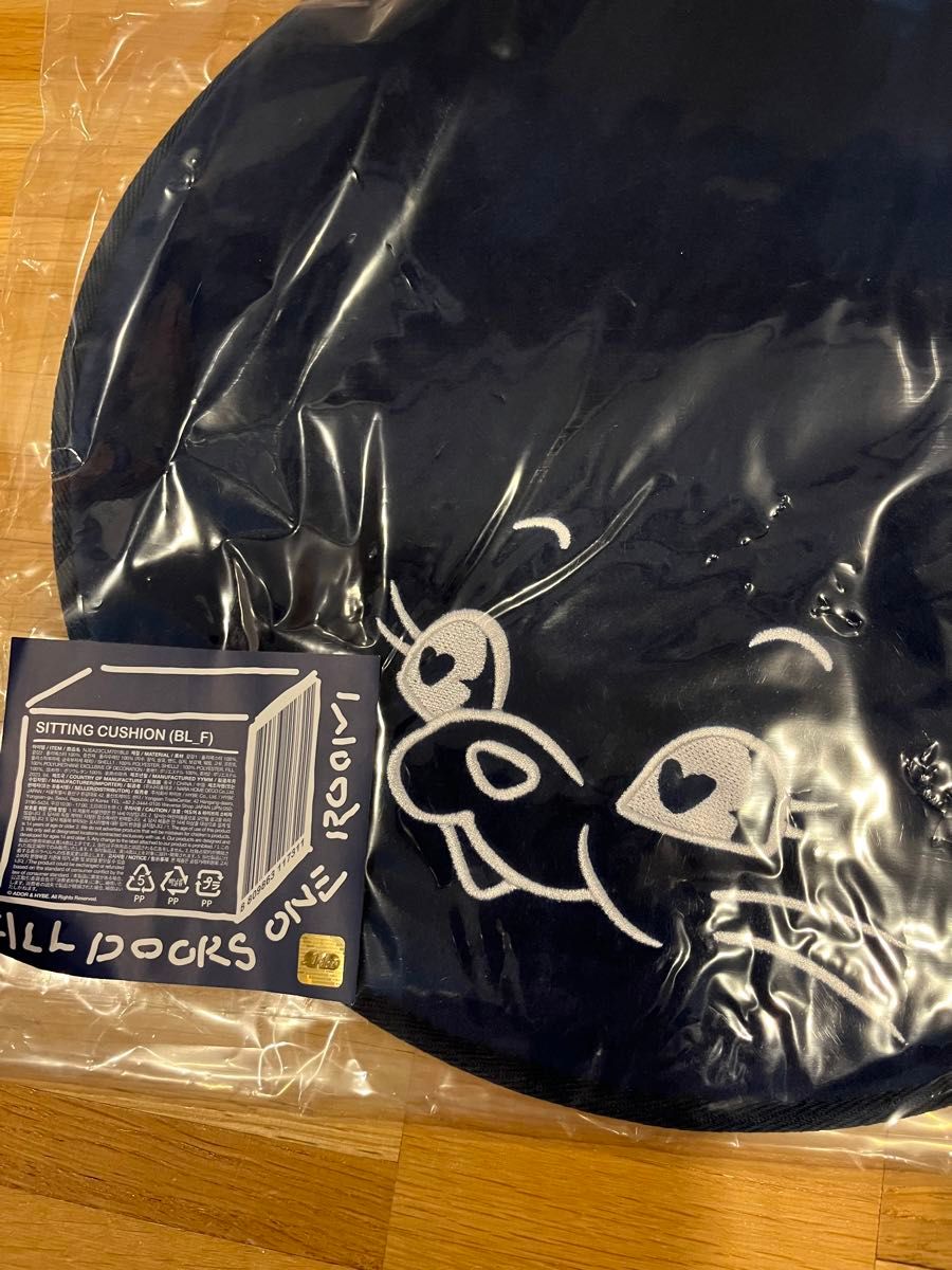 NewJeans TOKKI SITTING CUSHION クッション 新品 NewJeans TOKKI SITTING CUSHION クッション 新品