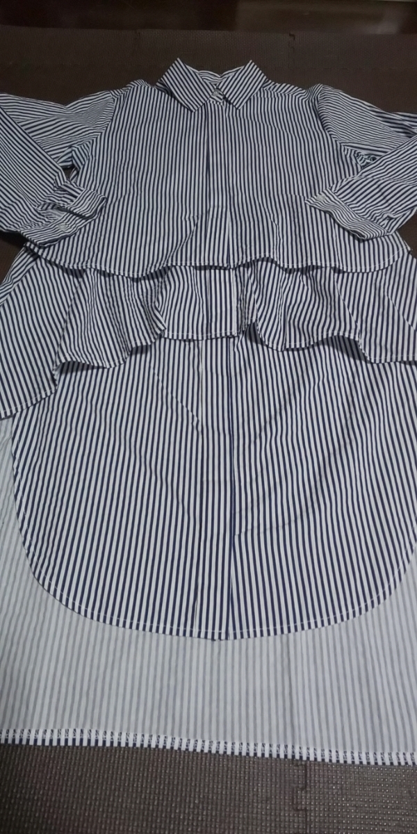 新品同様CHEEKストライプ裾2段フリルAラインロングシャツ サイズF_画像1